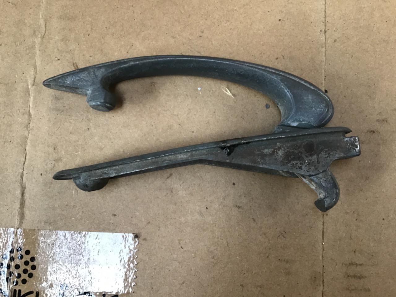 POIGNÉE EXTÉRIEURE PEUGEOT 203 PICK UP LesAnciennes.com