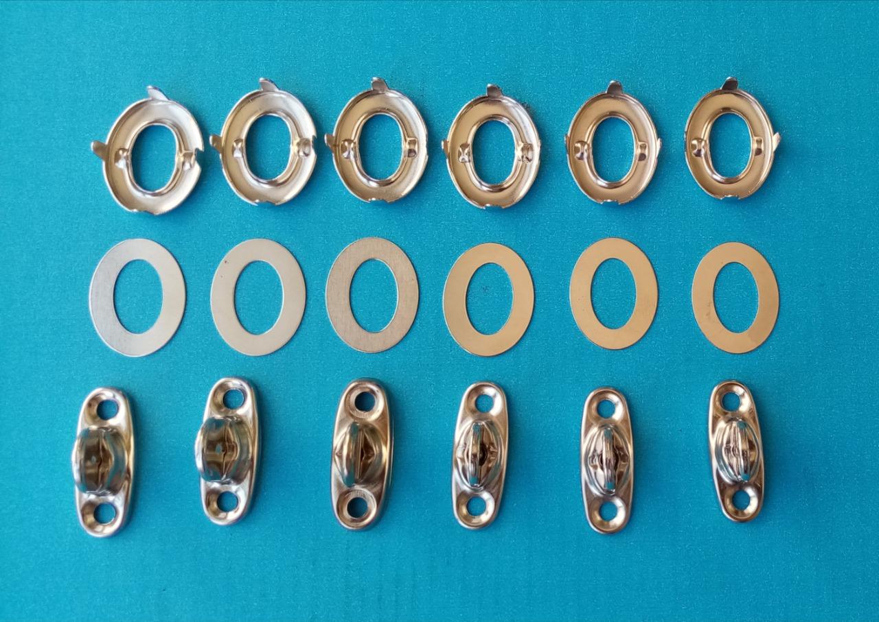 Crochets de capot FIAT 1500 LesAnciennes.com