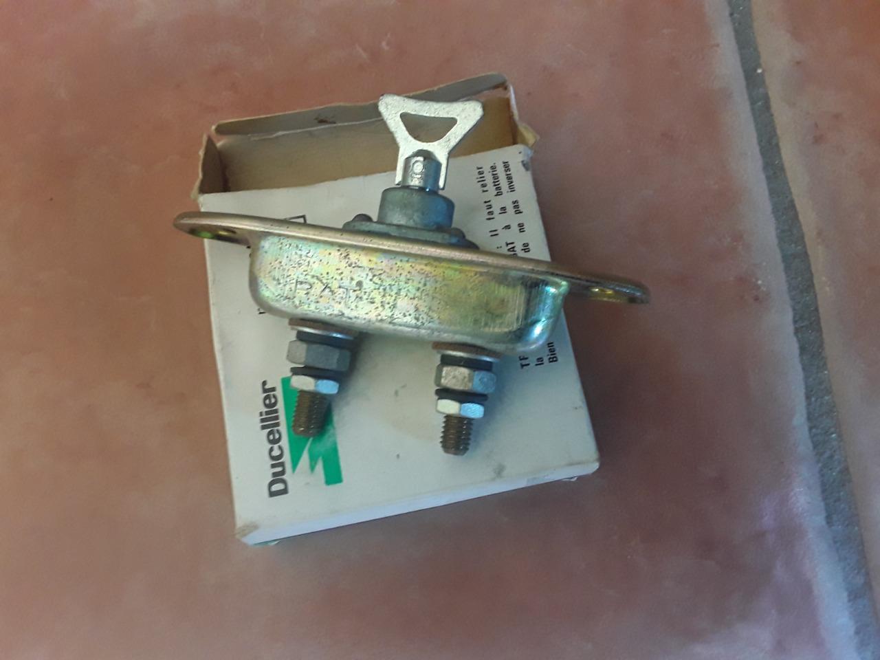 Coupe batterie CITROEN Traction LesAnciennes.com