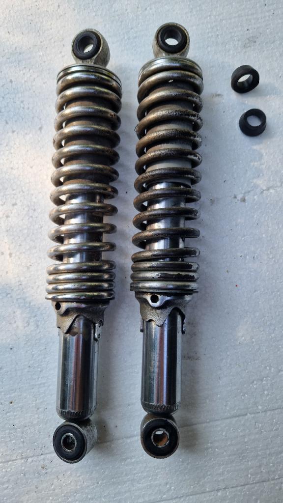 Lot de pièces KAWASAKI 500 H1 Mach III LesAnciennes.com