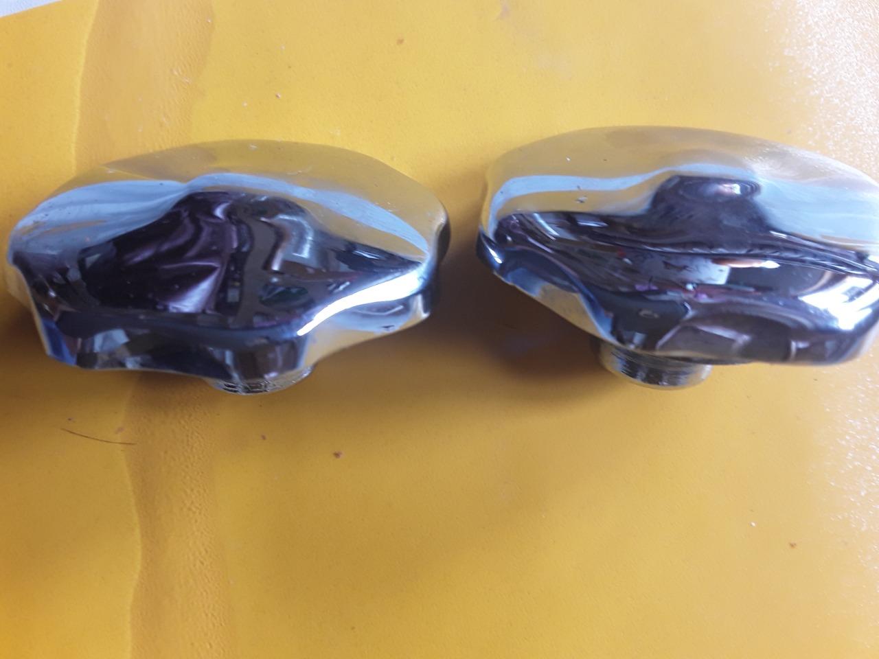 Écrous de cache poussoir de C4 Citroën LesAnciennes.com