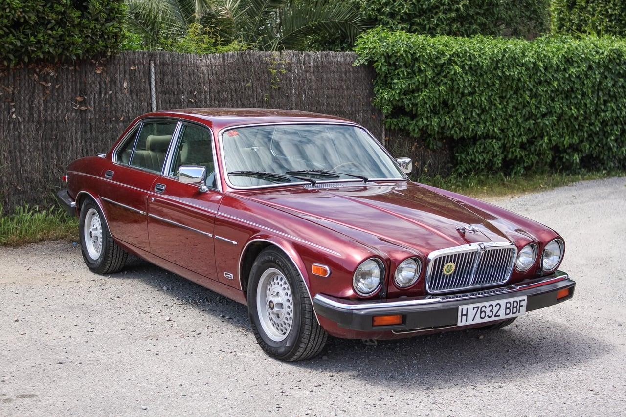 1990 Jaguar XJ12 LesAnciennes.com