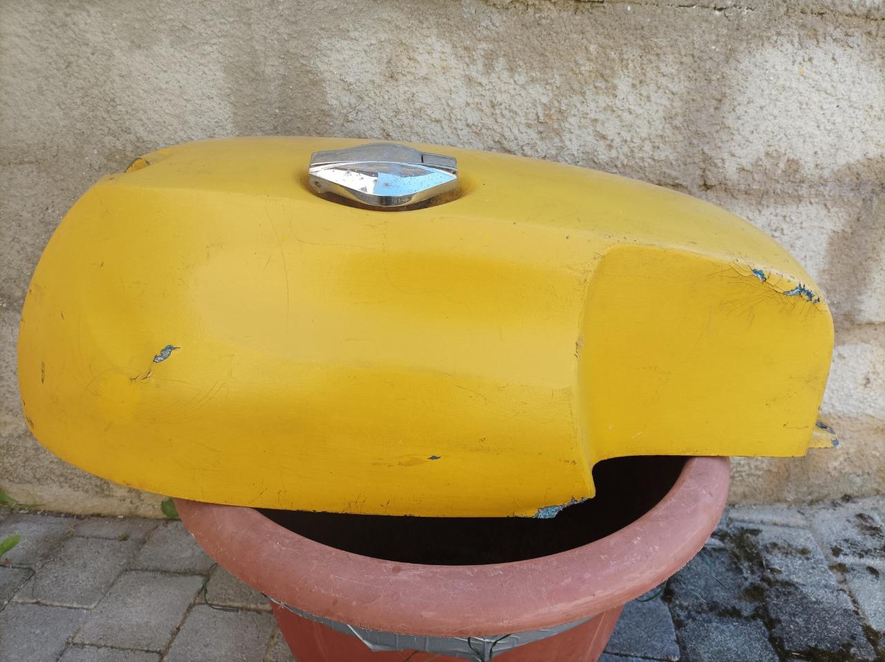 Réservoir Dunstall café racer Bonneville LesAnciennes.com