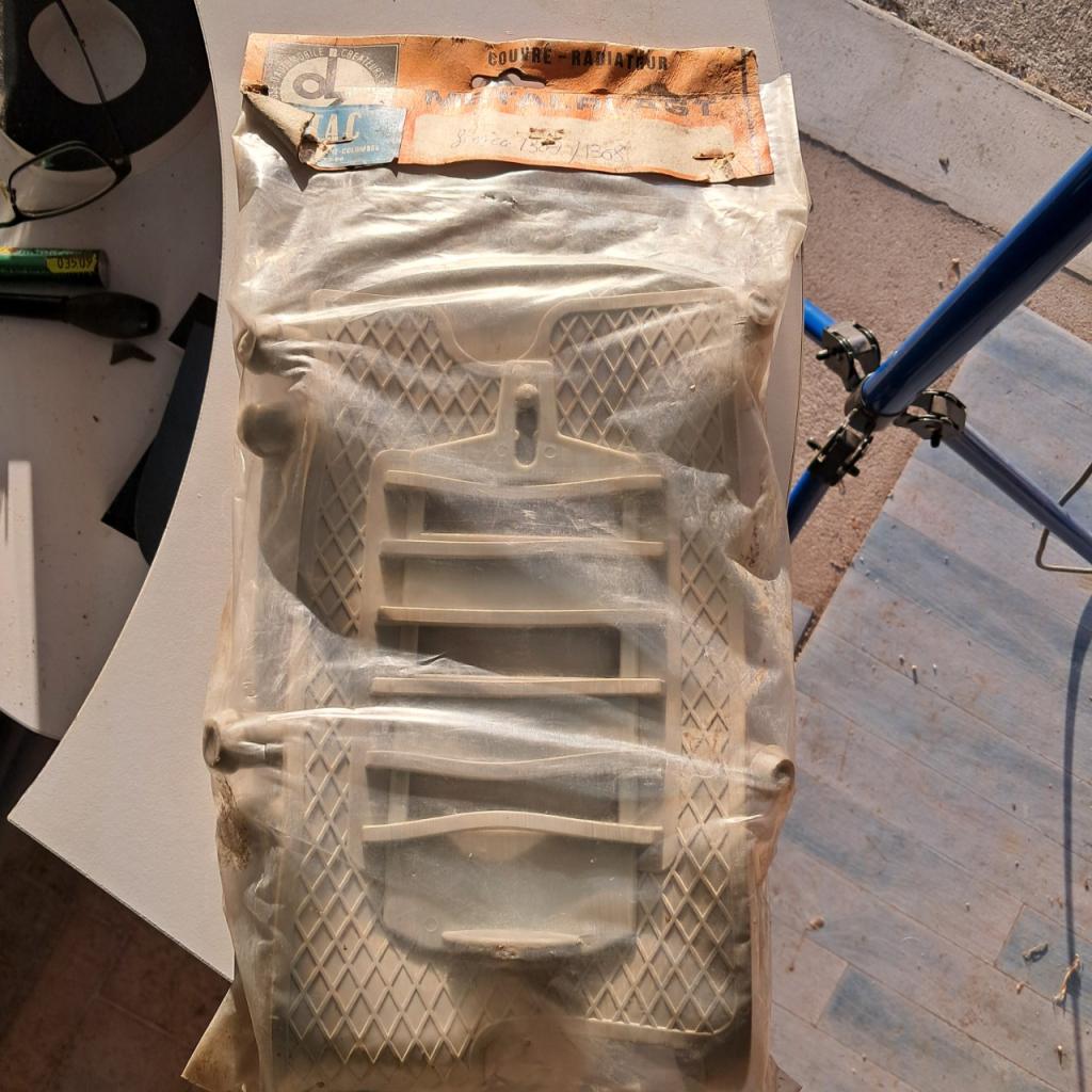 Couvre calandre hiver SIMCA 1307 1308 neuf LesAnciennes.com