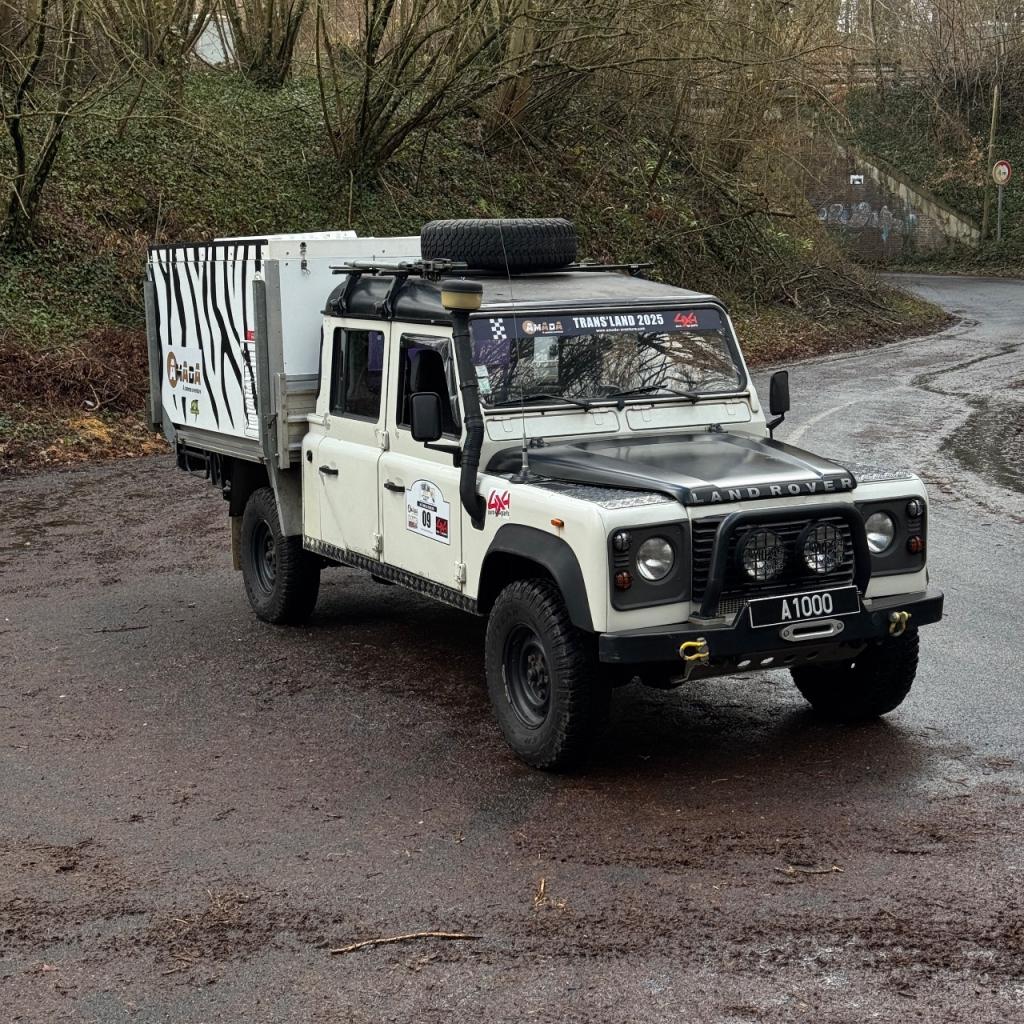 LAND ROVER Defender 130 - 2000 LesAnciennes.com