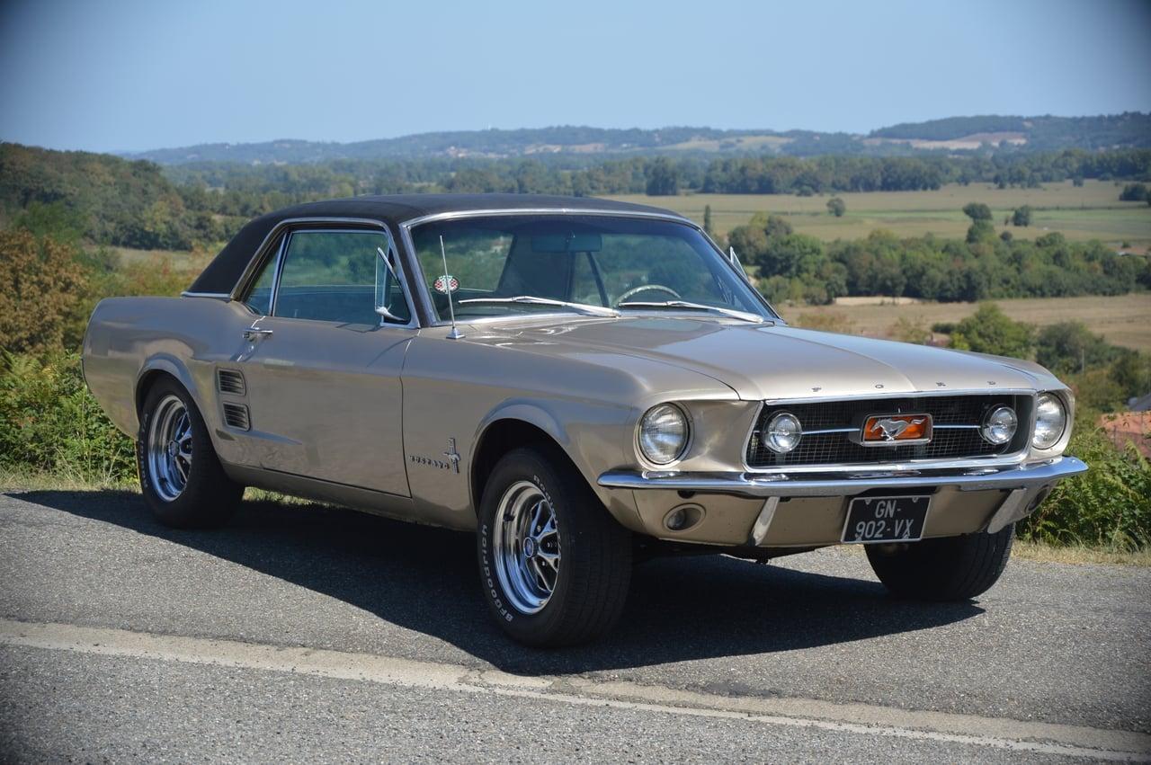 1967 Ford Mustang 289 Notchback Coupé LesAnciennes.com