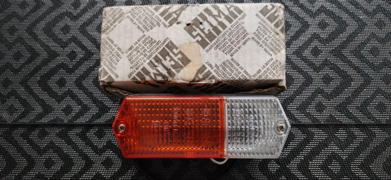 Clignotant droit RENAULT 15 (R15) 17 série 1 LesAnciennes.com