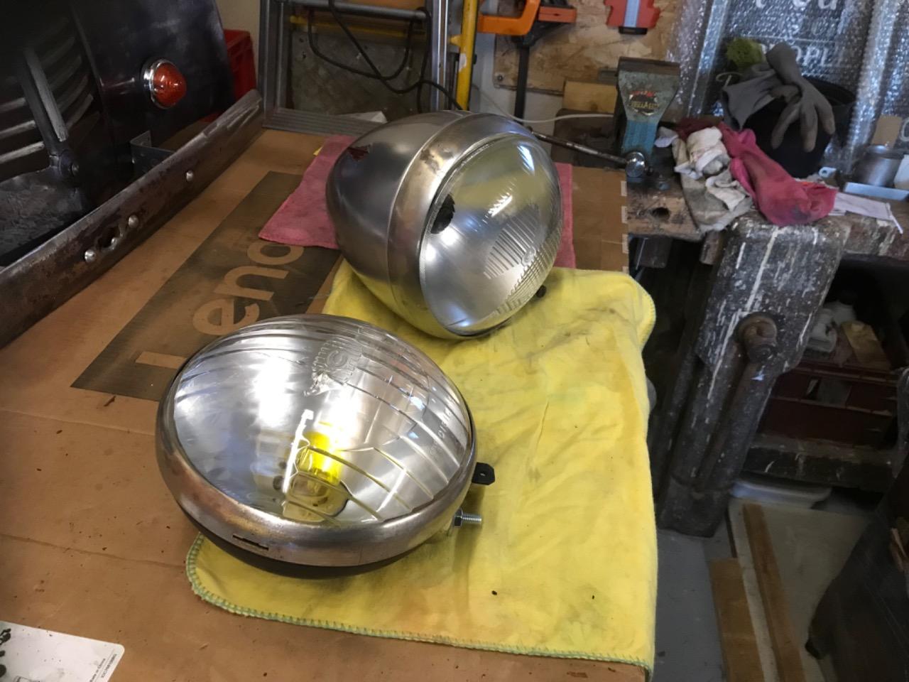 Phares CITROEN Traction LesAnciennes.com