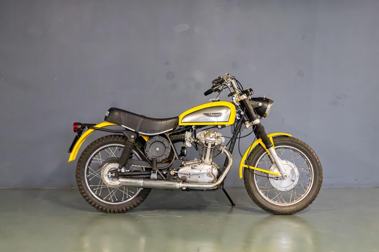 DUCATI 250 Scrambler - 1968 LesAnciennes.com