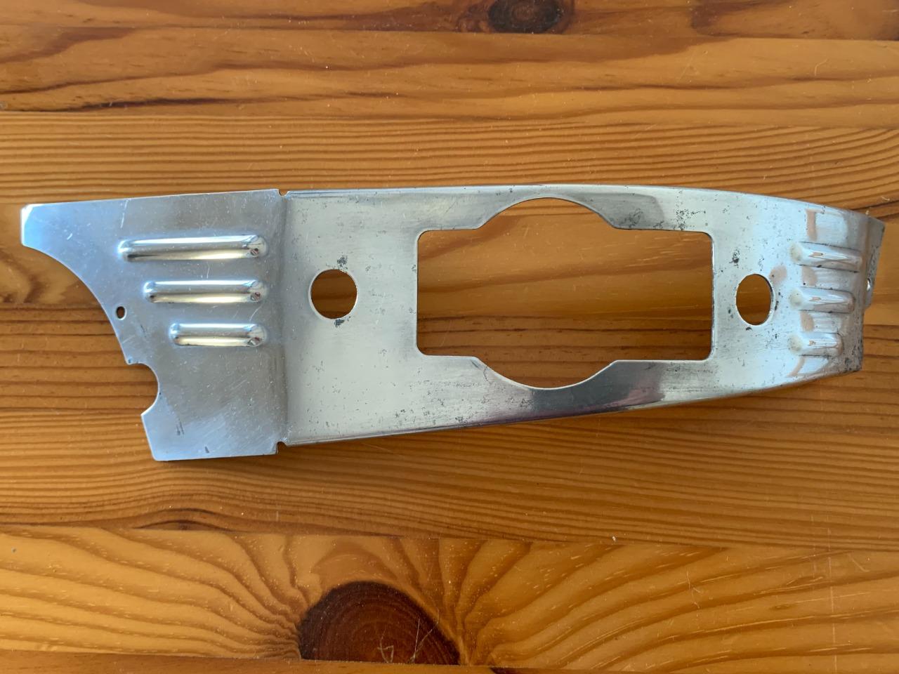 Enjoliveur cligno droit SIMCA Aronde 90A LesAnciennes.com