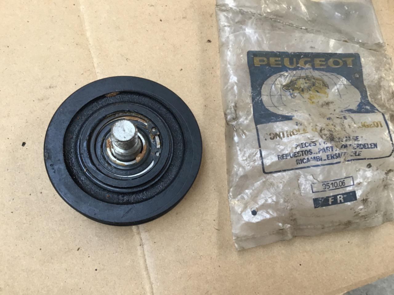 GALET TENDEUR NEUF PEUGEOT 204/304/305/504 LesAnciennes.com