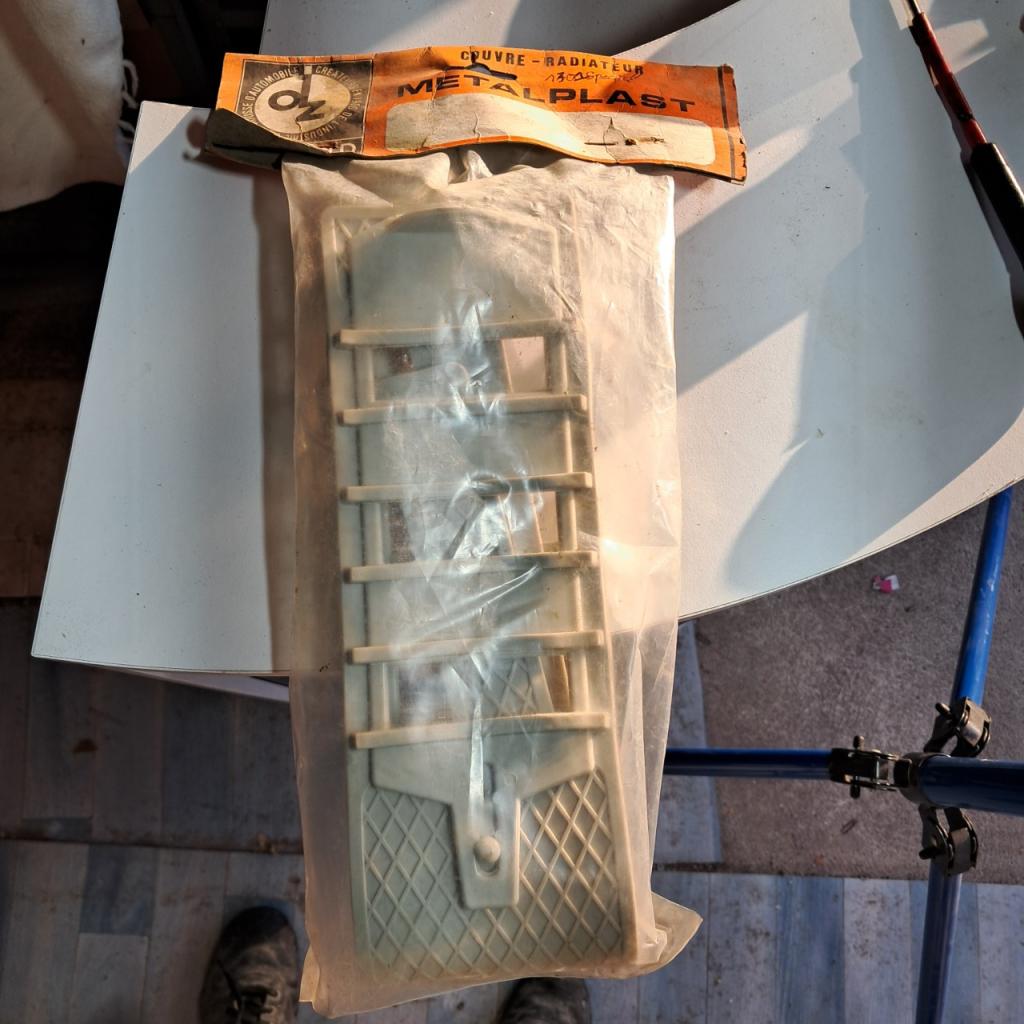 Couvre calandre, hiver , SIMCA 1301 special , neuf LesAnciennes.com