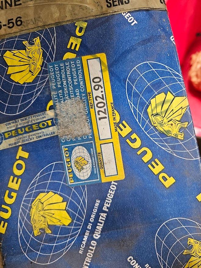 Pompe à eau PEUGEOT 404 LesAnciennes.com