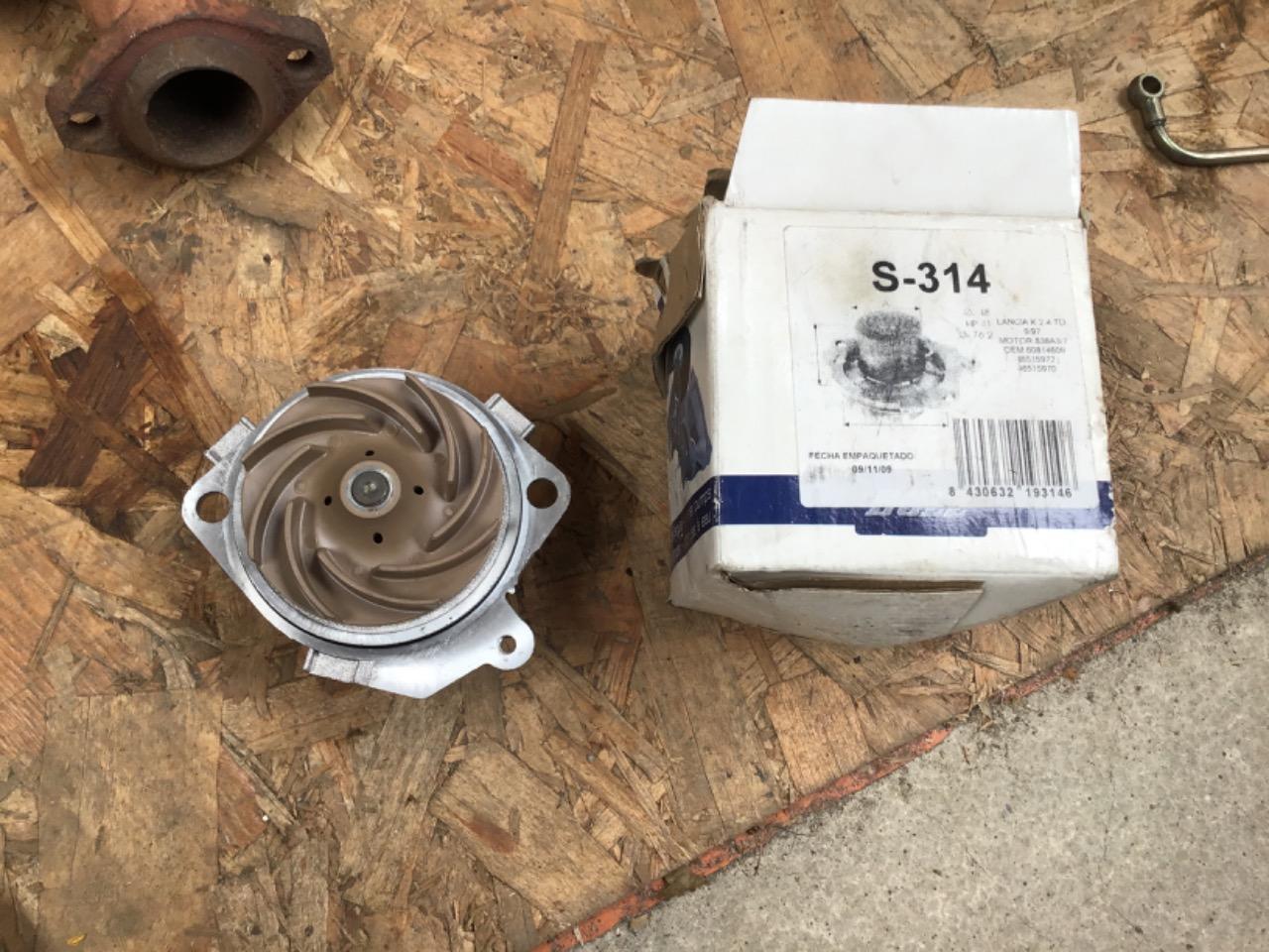 POMPE À EAU NEUVE LANCIA Kappa LesAnciennes.com