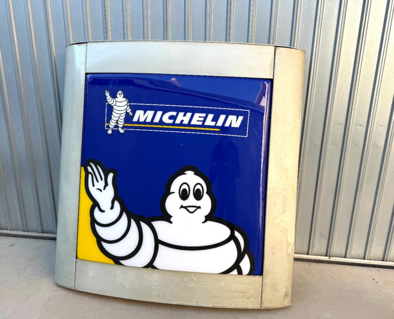 Enseigne du concessionnaire Michelin LesAnciennes.com