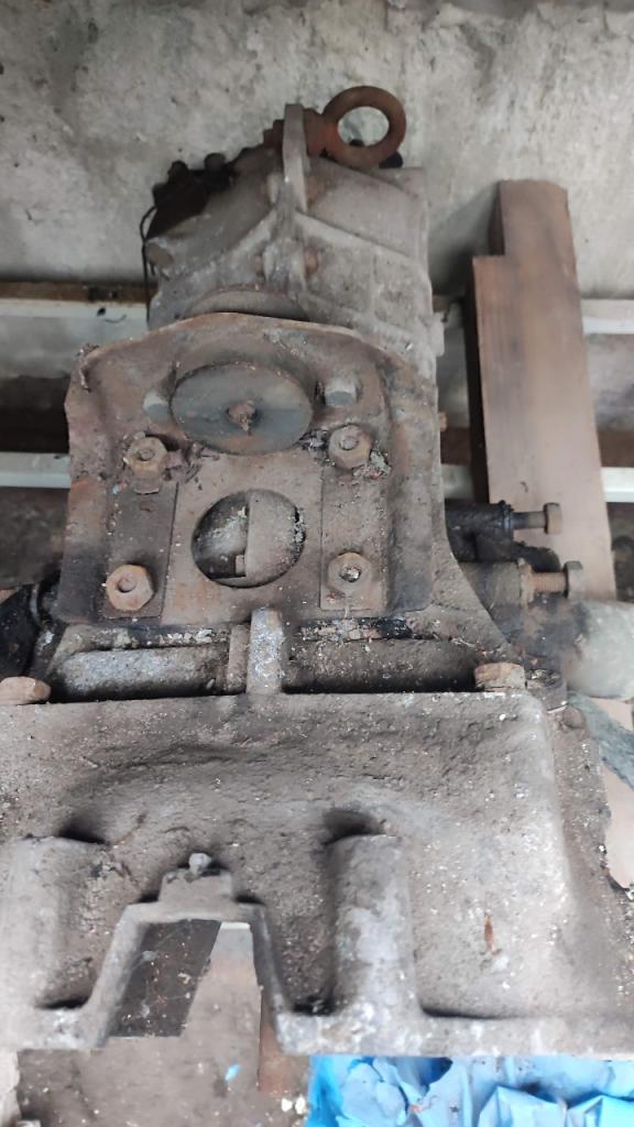 Ensemble transmission boîte de vitesses 330-00 R8 LesAnciennes.com