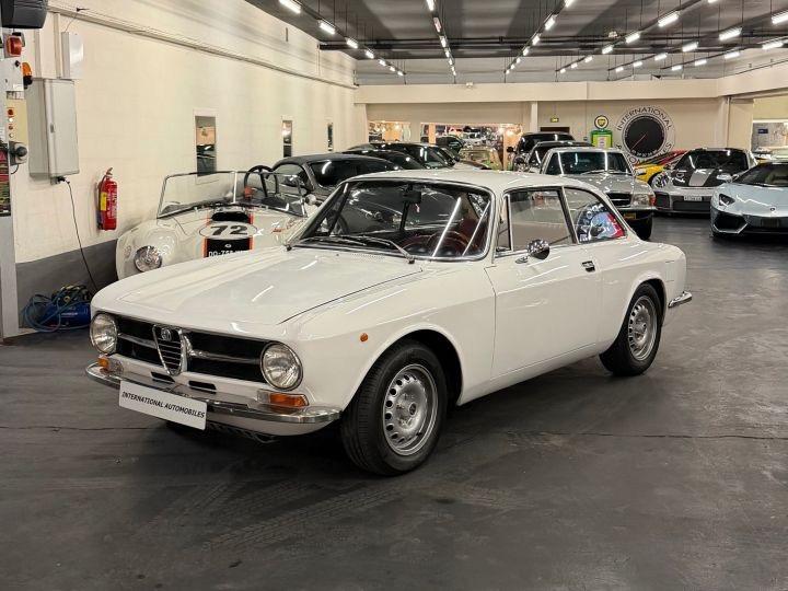 ALFA ROMEO 1600 GT JUNIOR COUPE - 1977 LesAnciennes.com