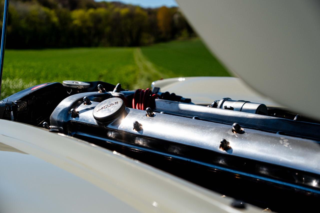 JAGUAR XK140 OTS - 1955 LesAnciennes.com