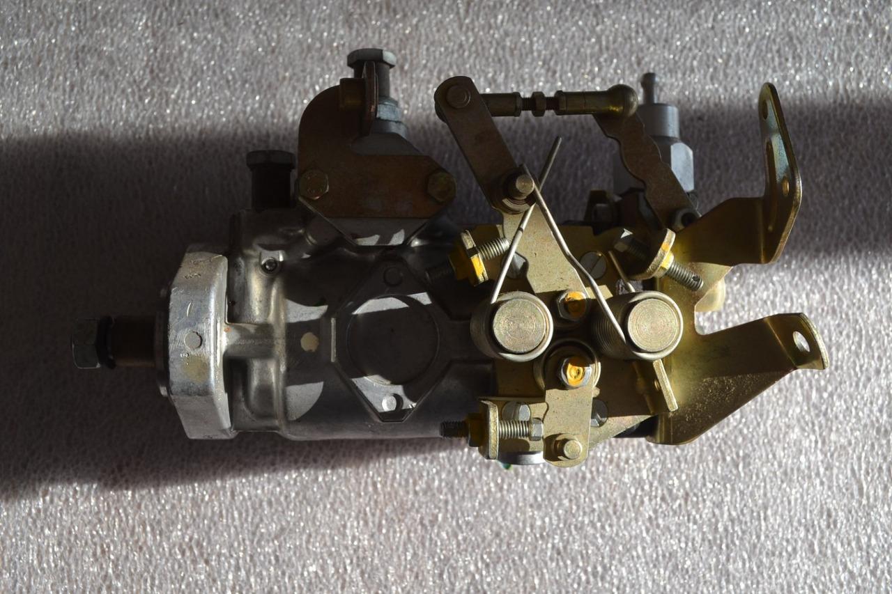 Pompe injection gasoil, BOSCH, PEUGEOT neuve LesAnciennes.com