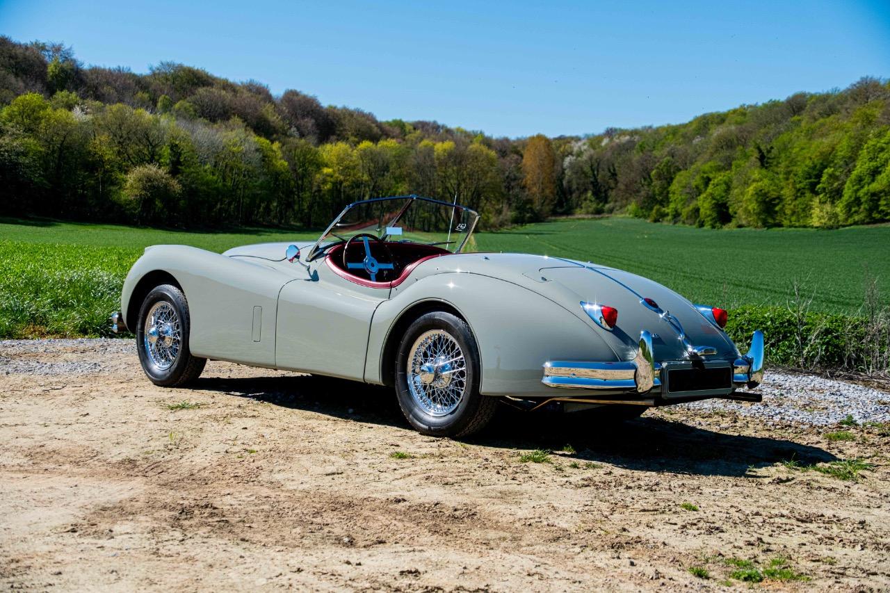 JAGUAR XK140 OTS - 1955 LesAnciennes.com