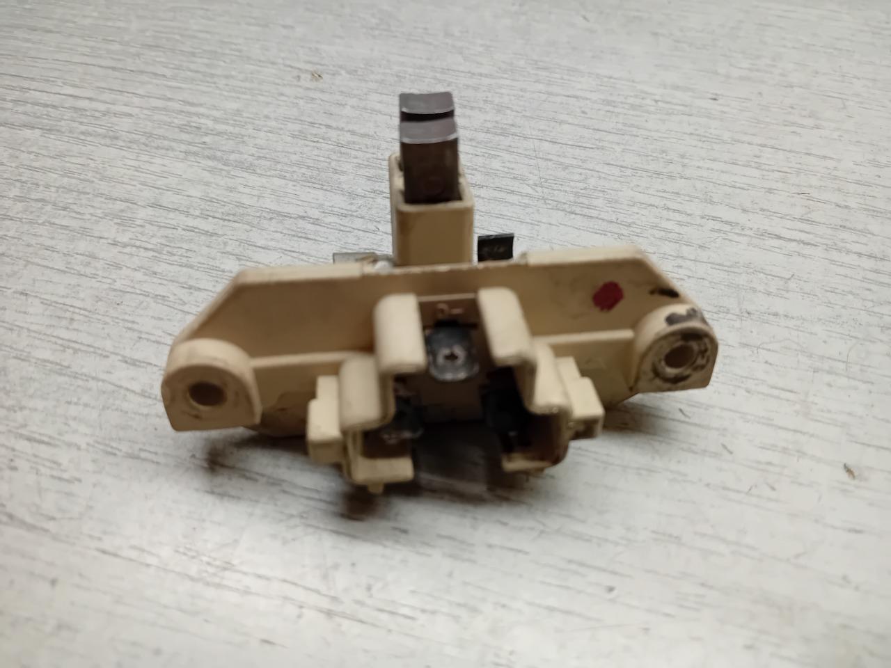 9927729 PORTE BALAIS ALTERNATEUR FIAT 128 X1/9 LesAnciennes.com