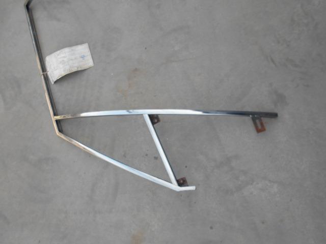 Cadre de porte avant gauche De Tomaso Longchamp LesAnciennes.com