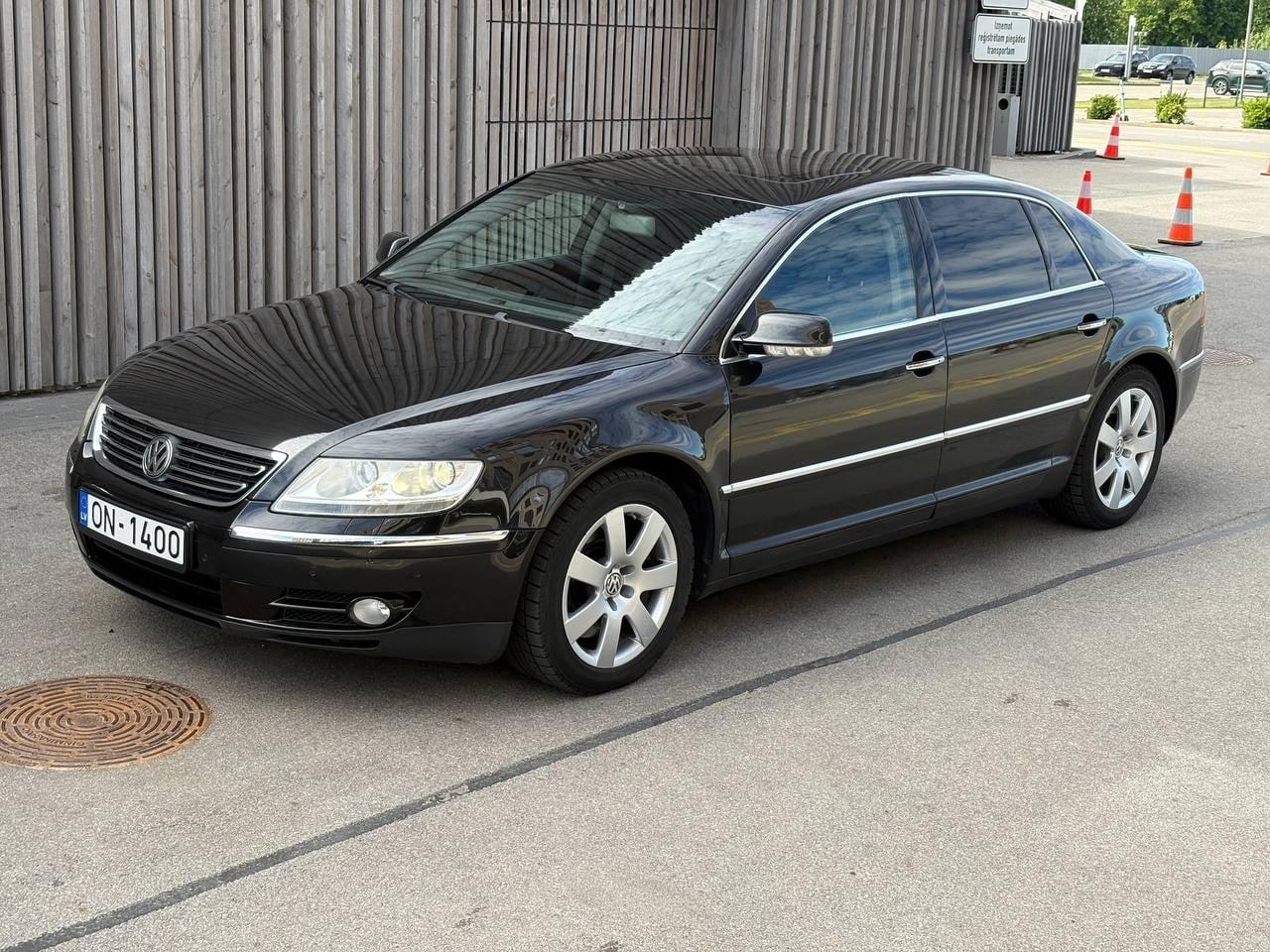 2004 Volkswagen Phaeton 6.0 W12 4Motion LesAnciennes.com