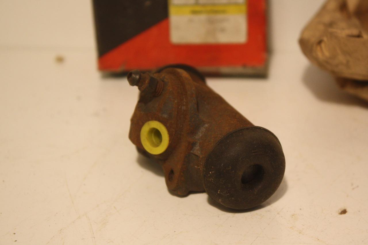 CYLINDRE DE ROUES ARRIERE DROIT PEUGEOT 504 Bendix LesAnciennes.com