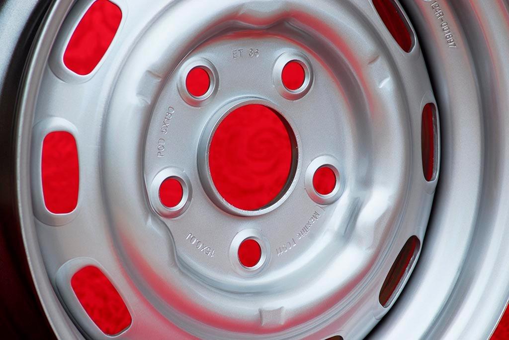 1 pc. jante Porsche OE steel 6x15 ET36 356 C SC 91 LesAnciennes.com