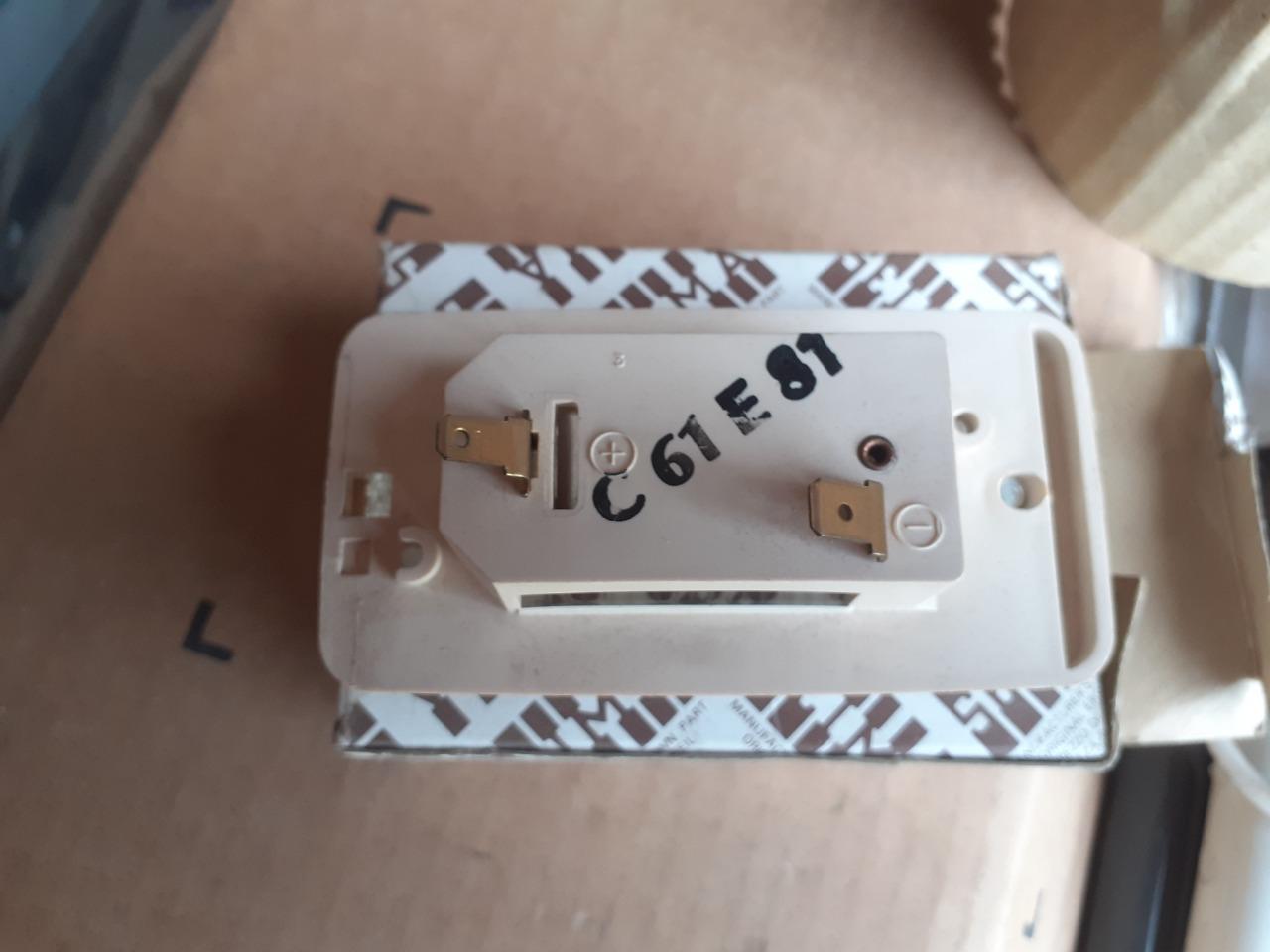 Plafonnier RENAULT 18 (R18) LesAnciennes.com