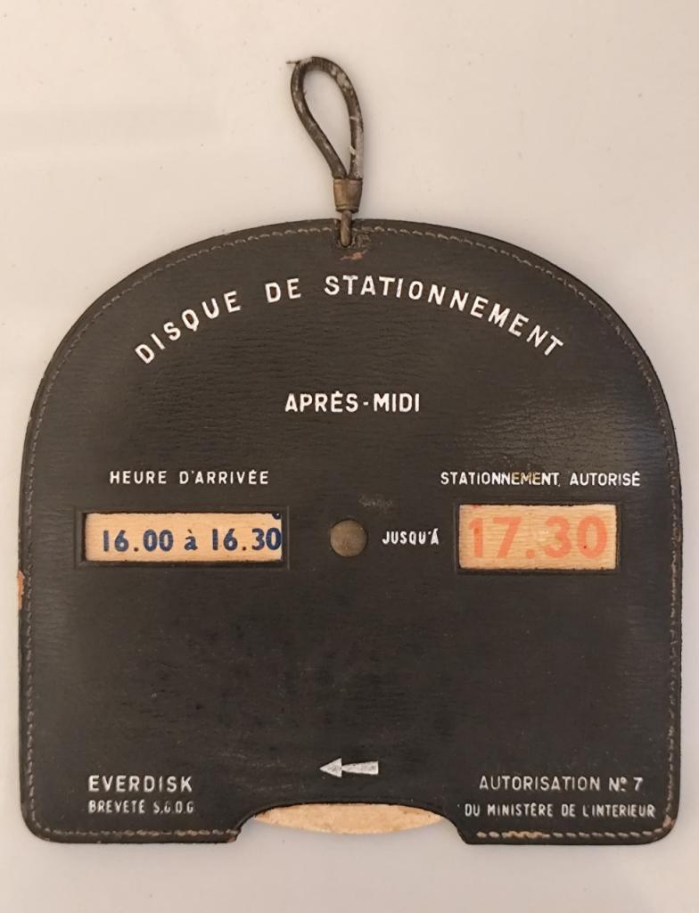 Disque de stationnement Vintage très bon état 5 € LesAnciennes.com