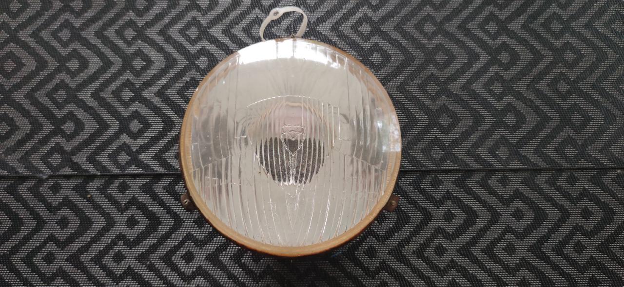 Phare marchal code européen PEUGEOT 404 LesAnciennes.com