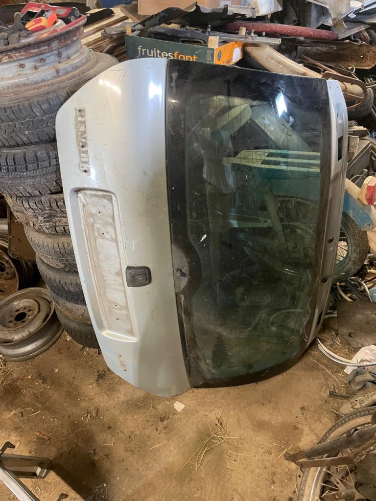 Hayon RENAULT Clio LesAnciennes.com