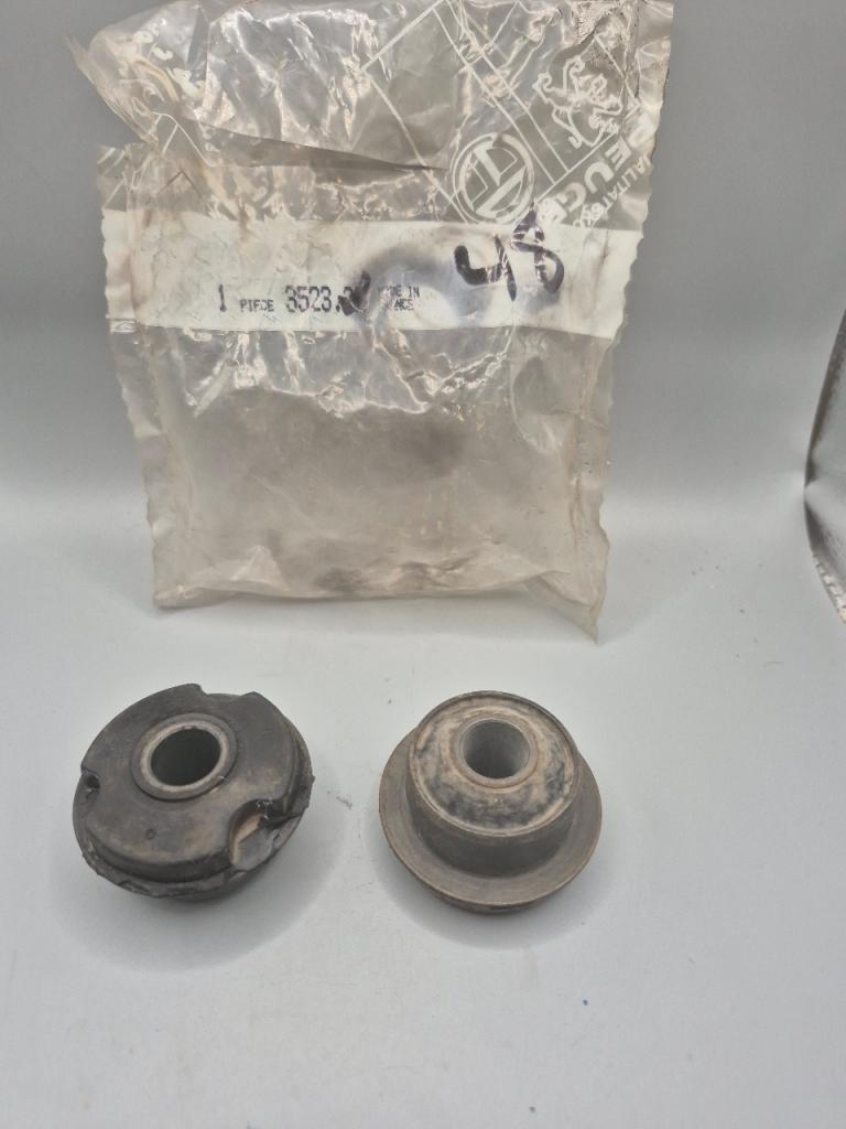 Articulation de Bras Av Peugeot 304 LesAnciennes.com