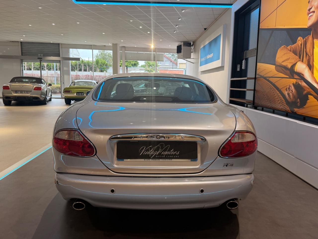 JAGUAR XK8 COUPE 4.0 BVA - 2001 LesAnciennes.com