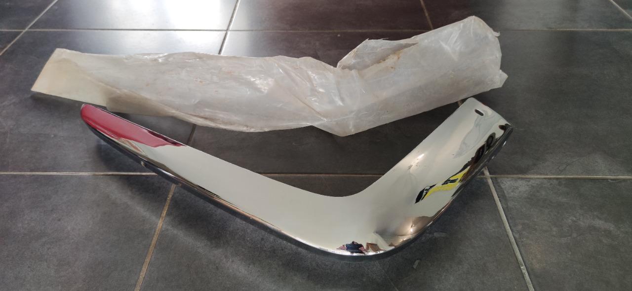 Crosse arrière gauche pare chocs SIMCA 1500 LesAnciennes.com