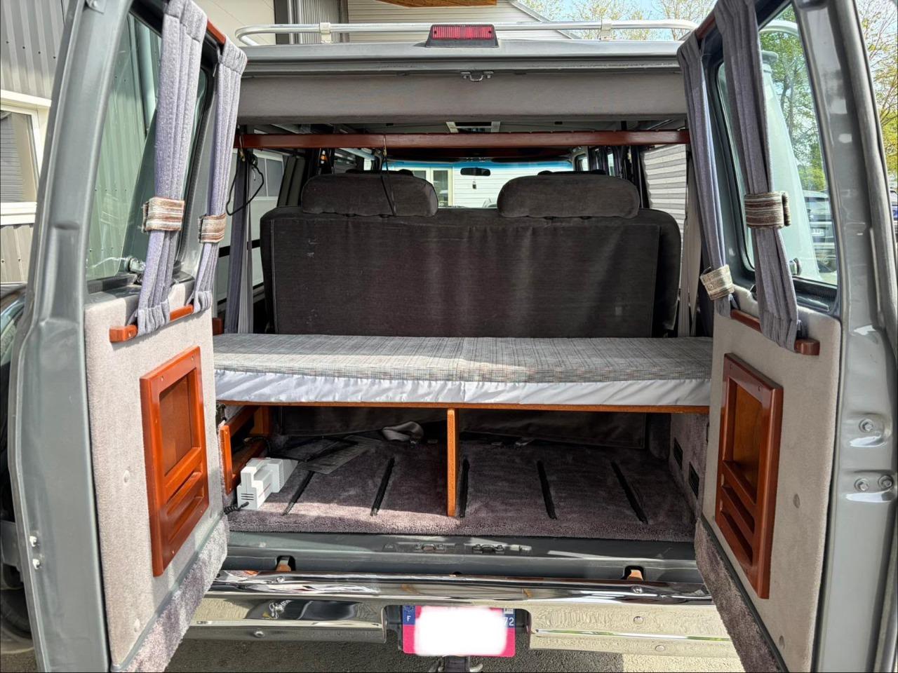 CHEVROLET G20 VAN - 1992 LesAnciennes.com