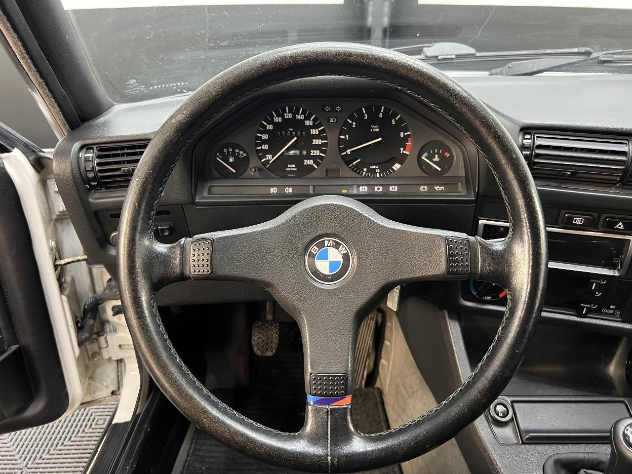 BMW 325 i E30 CABRIOLET - 1988 LesAnciennes.com