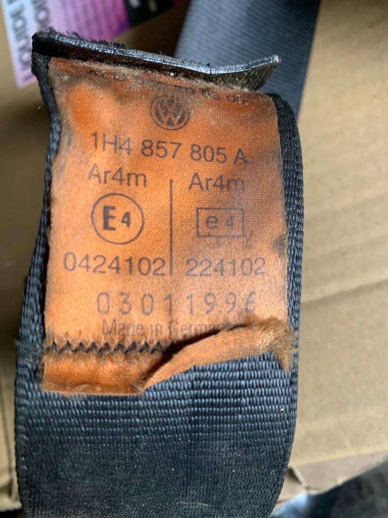 Ceinture sécurité arriéré gauche VOLKSWAGEN Golf 3 LesAnciennes.com