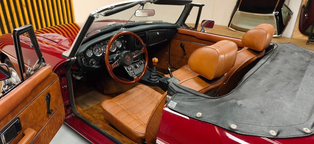 MG MGB Cabriolet - 1974 LesAnciennes.com