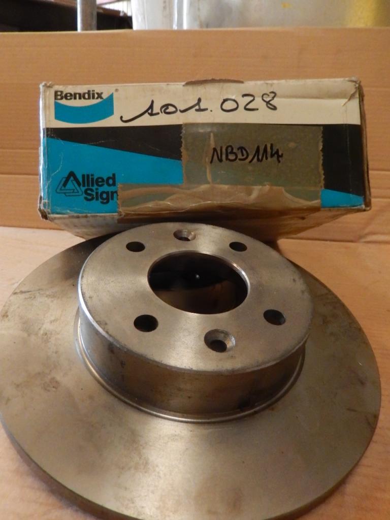 Disques de frein neufs RENAULT Fuego R18 LesAnciennes.com