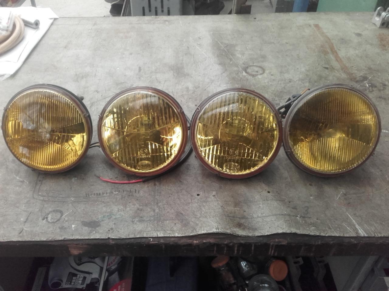 Phares BMW 1600 LesAnciennes.com