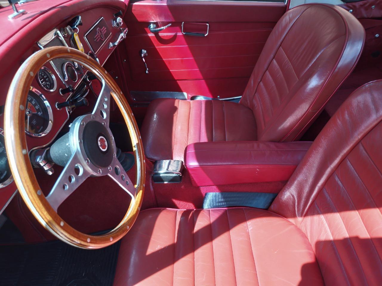 MG MGA coupé - 1959 LesAnciennes.com