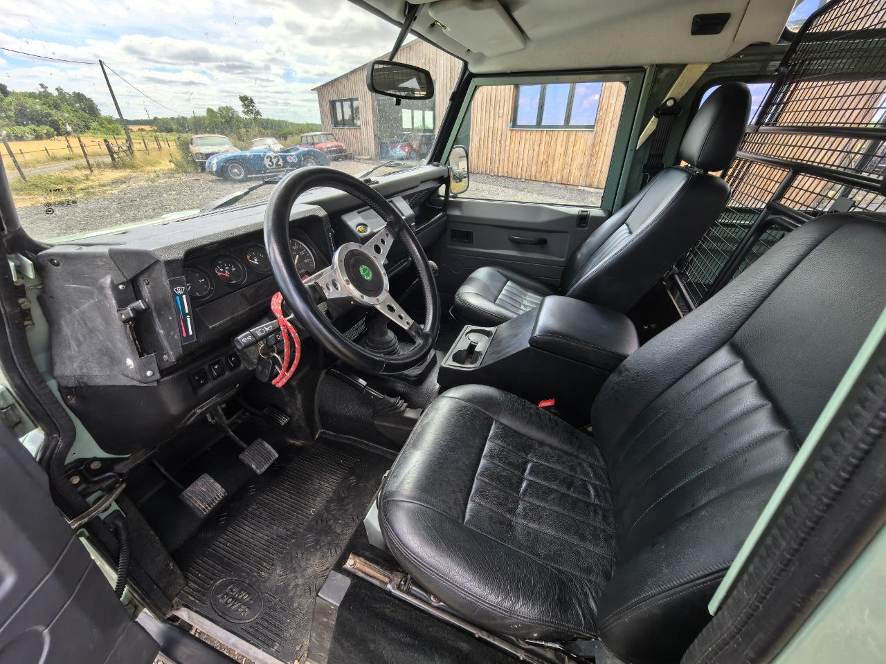 LAND ROVER Defender 90 V8 - 1986 LesAnciennes.com