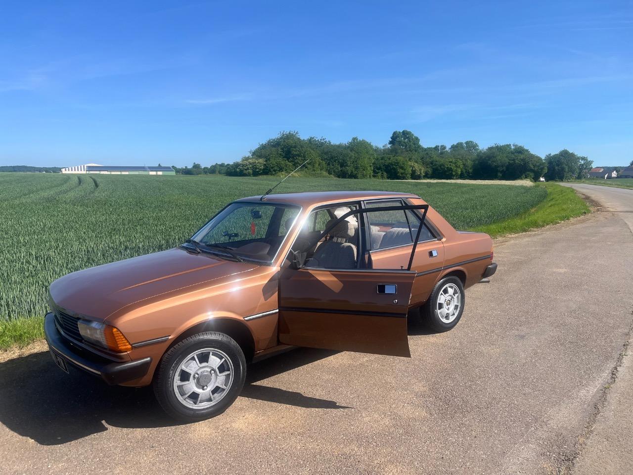 PEUGEOT 305 SR - 1980 LesAnciennes.com