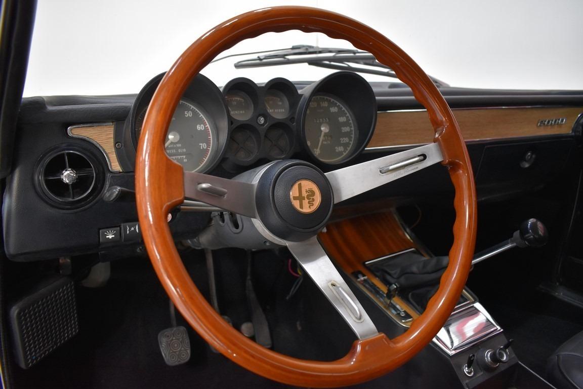 ALFA ROMEO 2000 coupé gt veloce - 1972 LesAnciennes.com