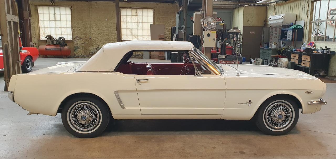 FORD Mustang 289ci code C - 1965 LesAnciennes.com