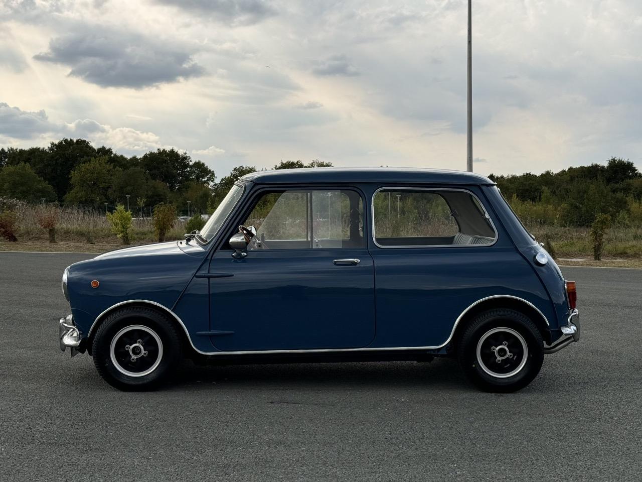 MINI Mk1 850 Super Deluxe 998 Cooper engine - 1967 LesAnciennes.com