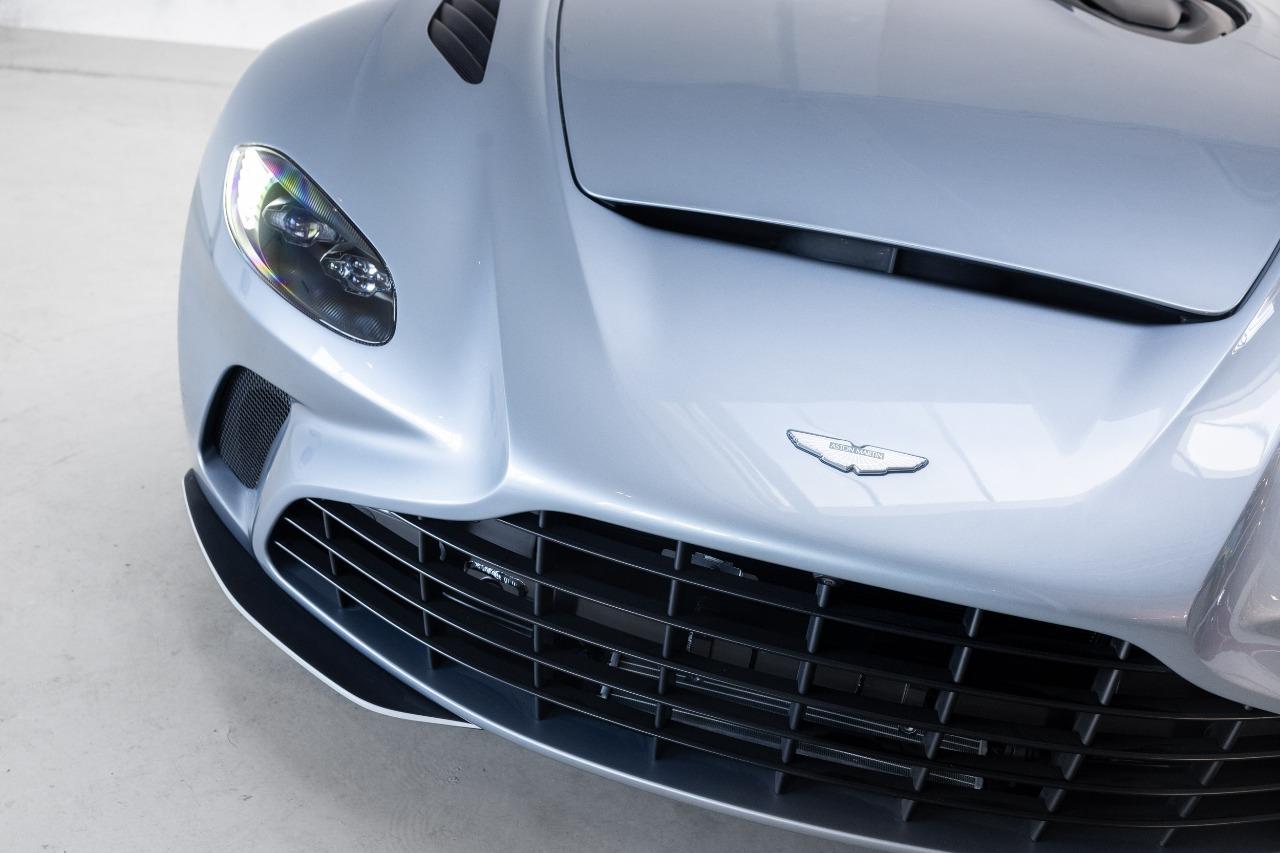 ASTON MARTIN V12 Speedster - 2021 LesAnciennes.com