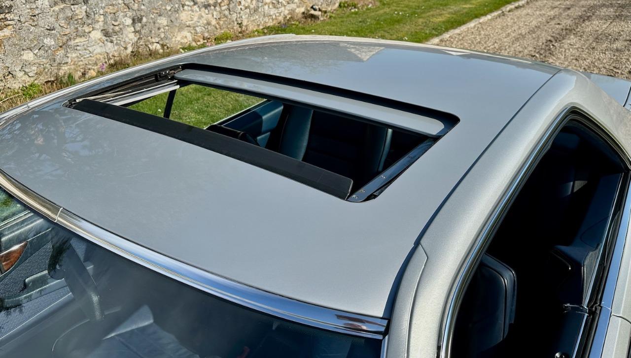MERCEDES 380 SEC COUPE - 1984 LesAnciennes.com